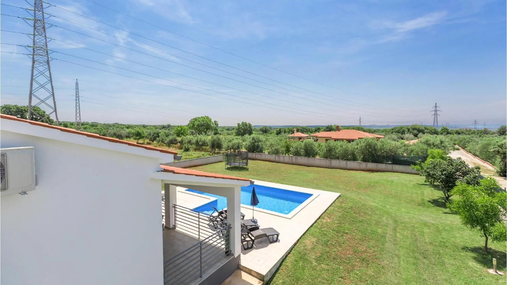 3 Bedroom Gorgeous Home In Galizana 0*,