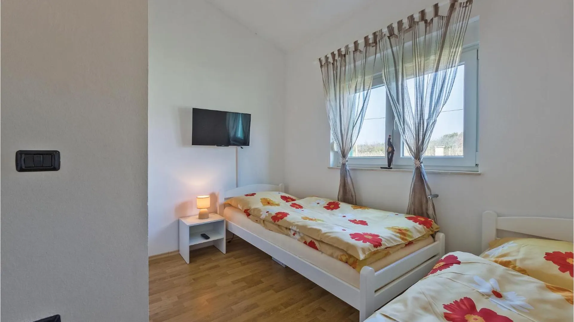 Tatil Evi 3 Bedroom Gorgeous Home In Galižana Hırvatistan